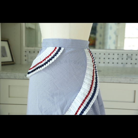 CUTEST SKIRT !! BATELY BEEN WORN!! - Picture 3 of 8